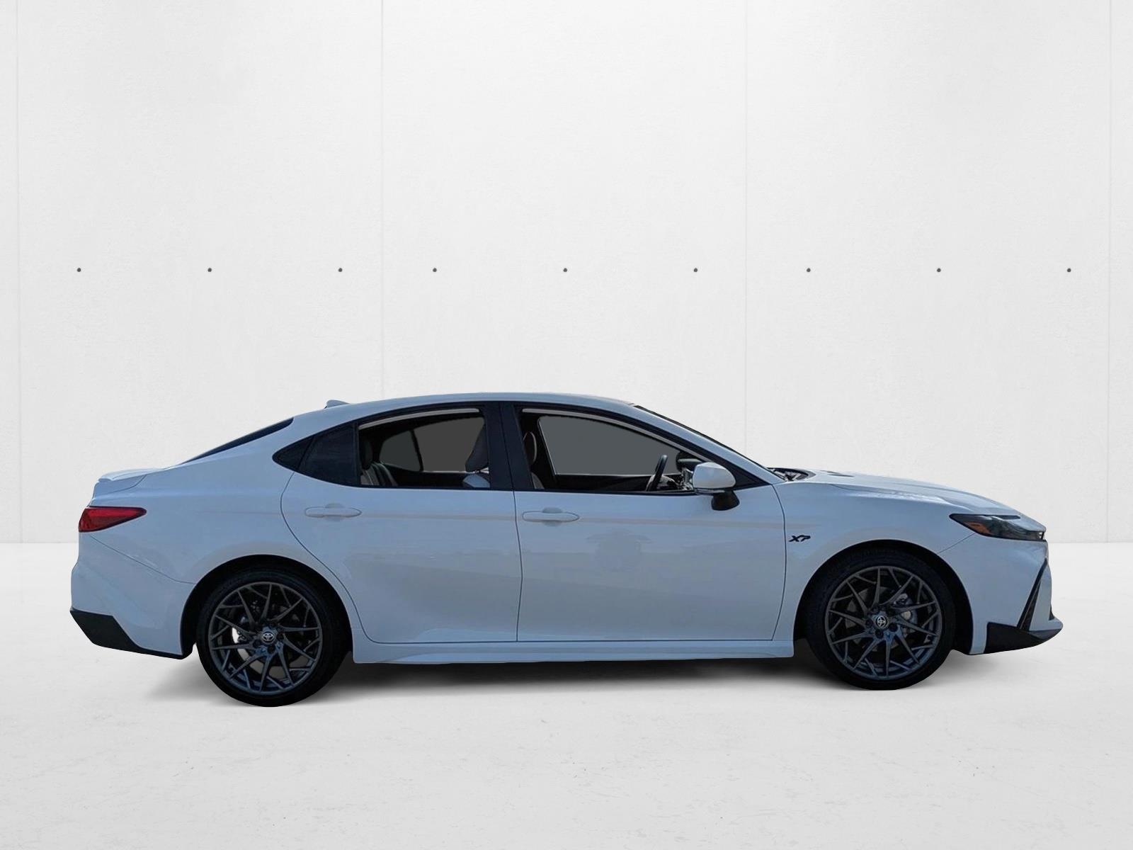 2025 Toyota Camry SE photo 4