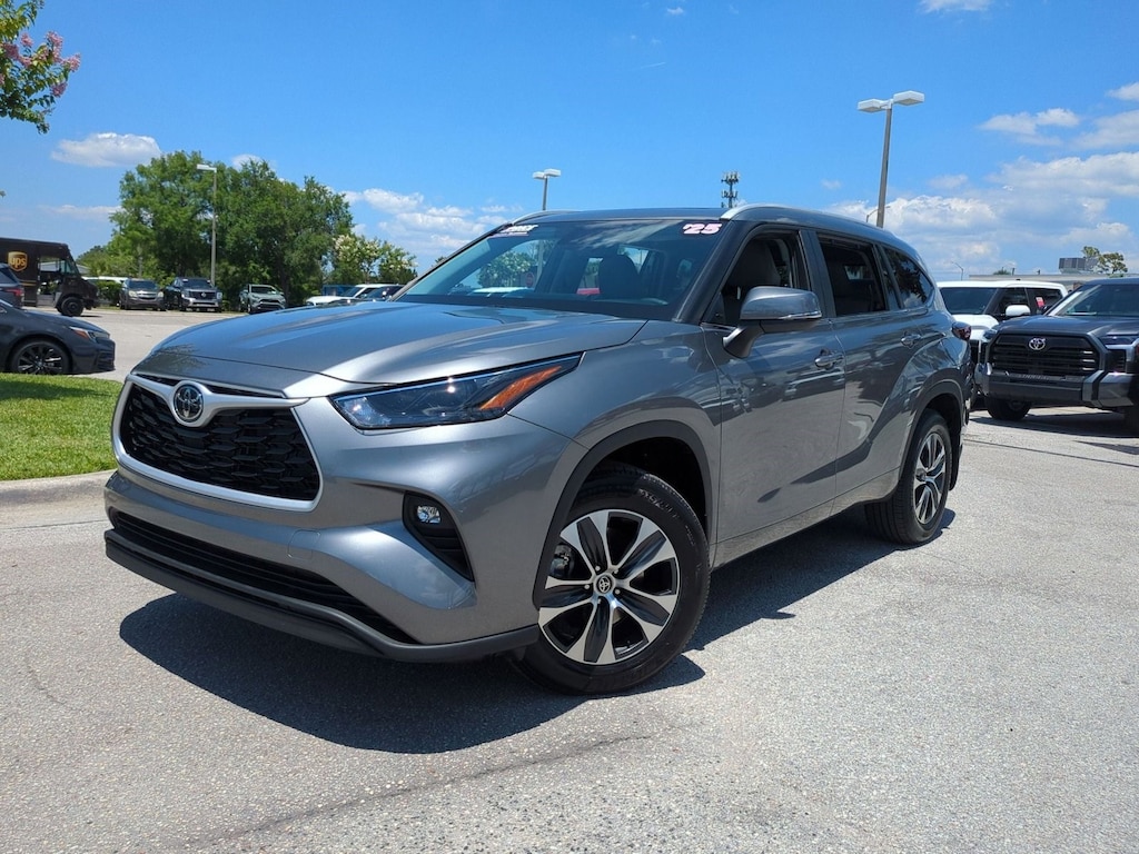 Used 2025 Toyota Highlander XLE SUV