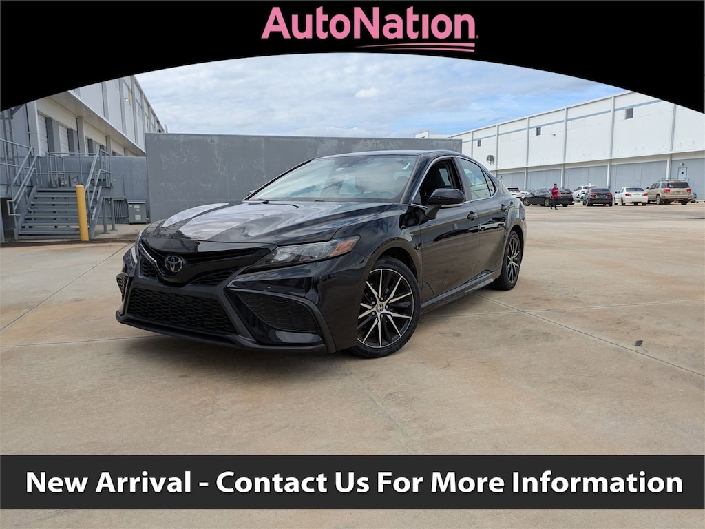 Used 2023 Toyota Camry SE Sedan