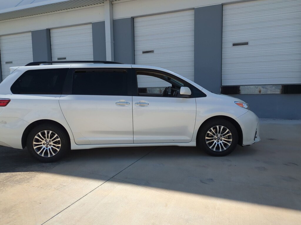 Used 2018 Toyota Sienna XLE Premium 8 Passenger Van Passenger Van