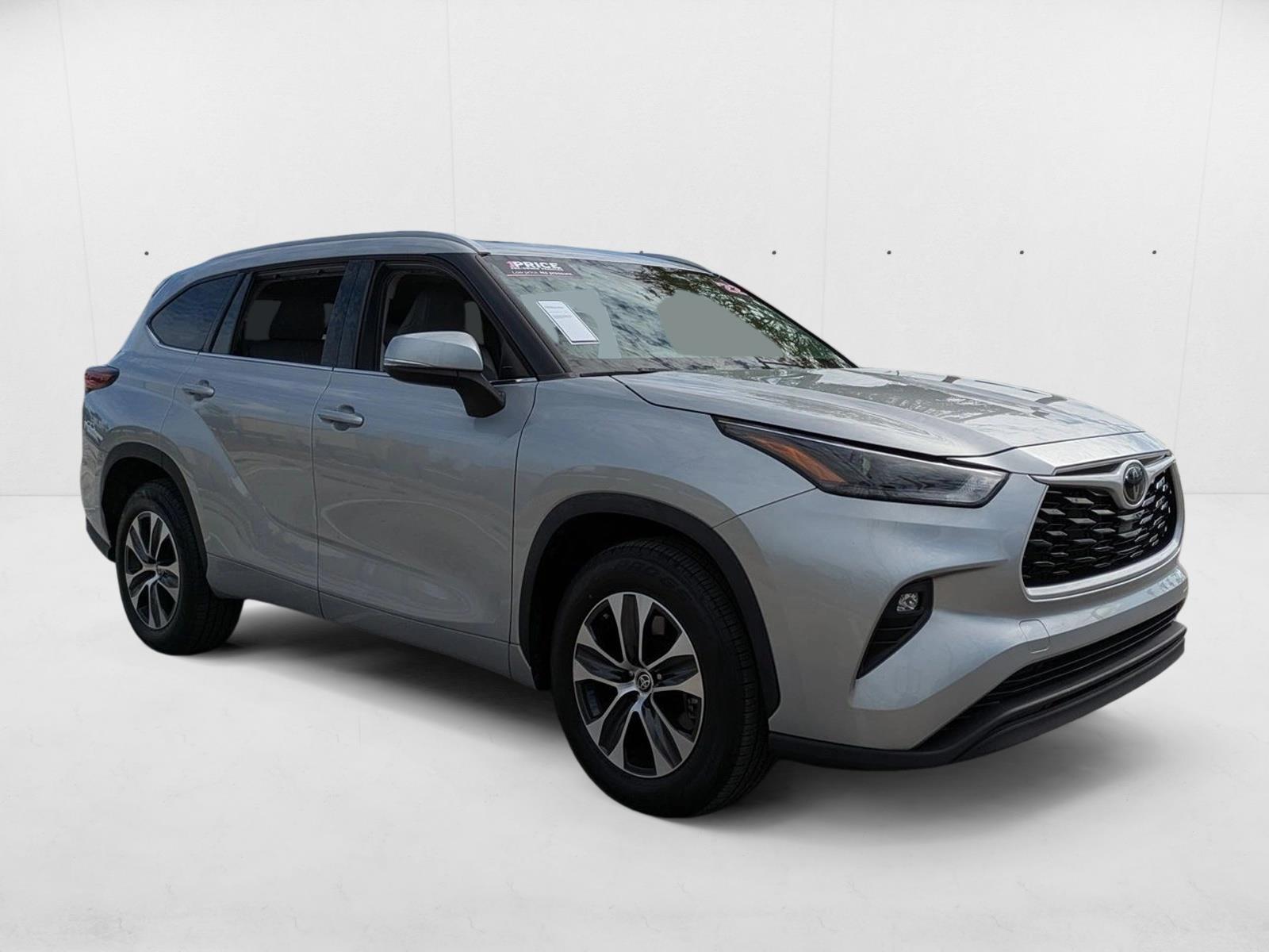 2022 Toyota Highlander XLE photo 3