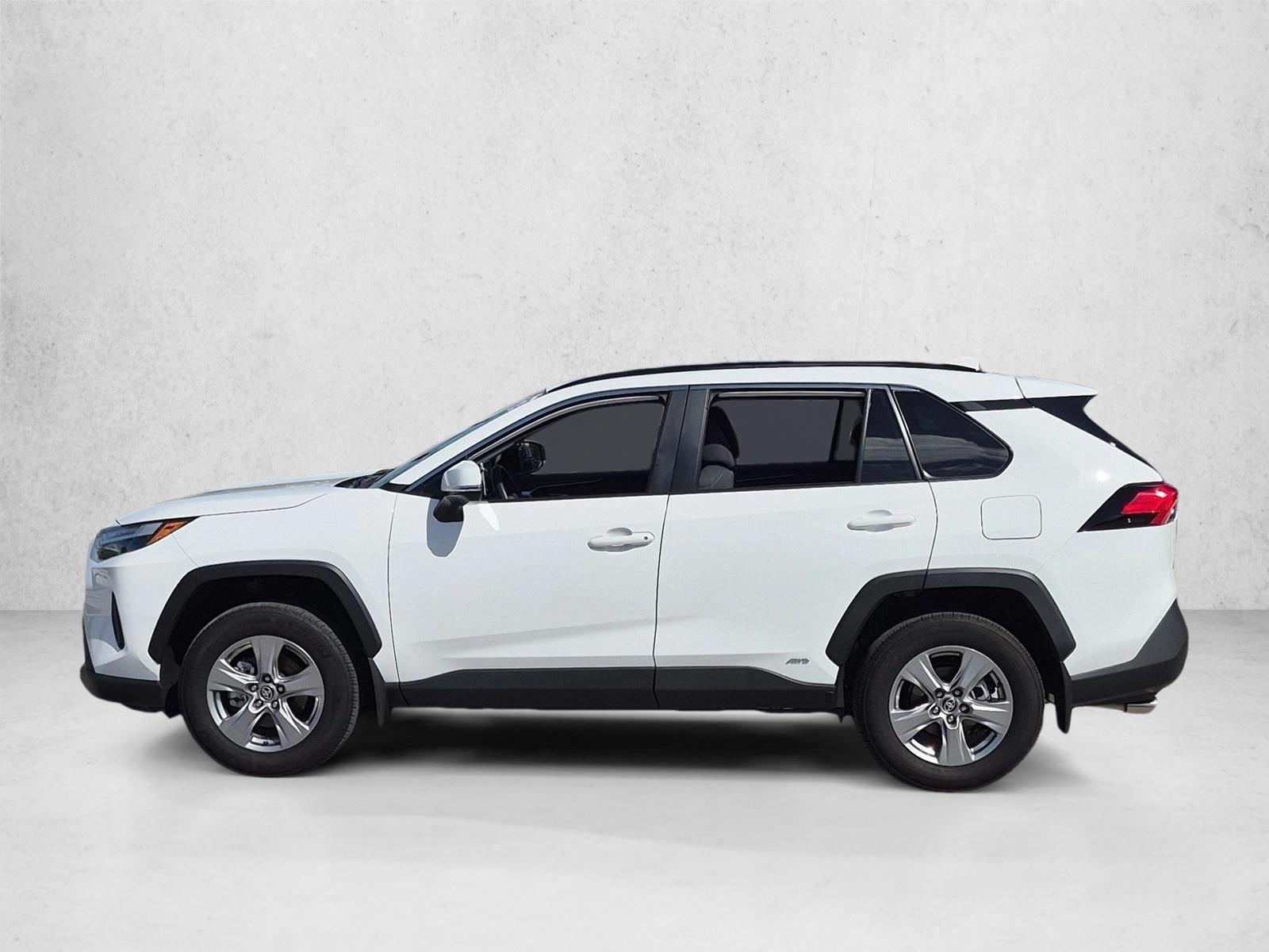 2025 Toyota RAV4 XLE - Photo 9
