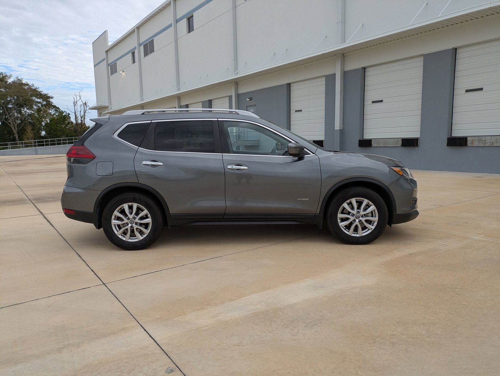 2019 Nissan Rogue Hybrid SV photo 3