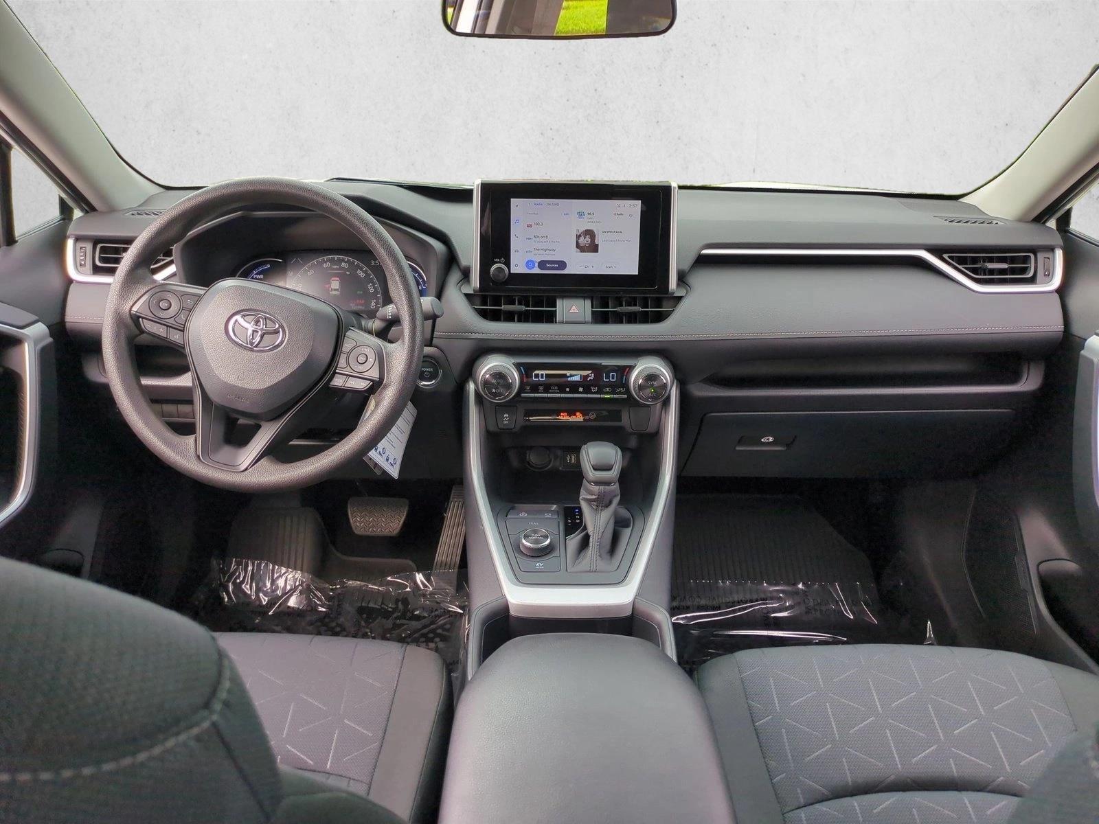 2025 Toyota RAV4 XLE - Photo 18