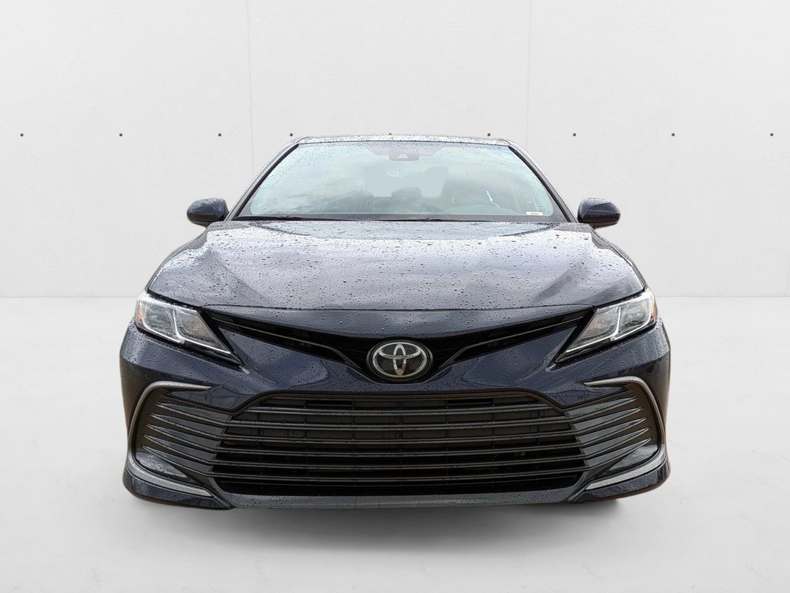2022 Toyota Camry LE photo 2
