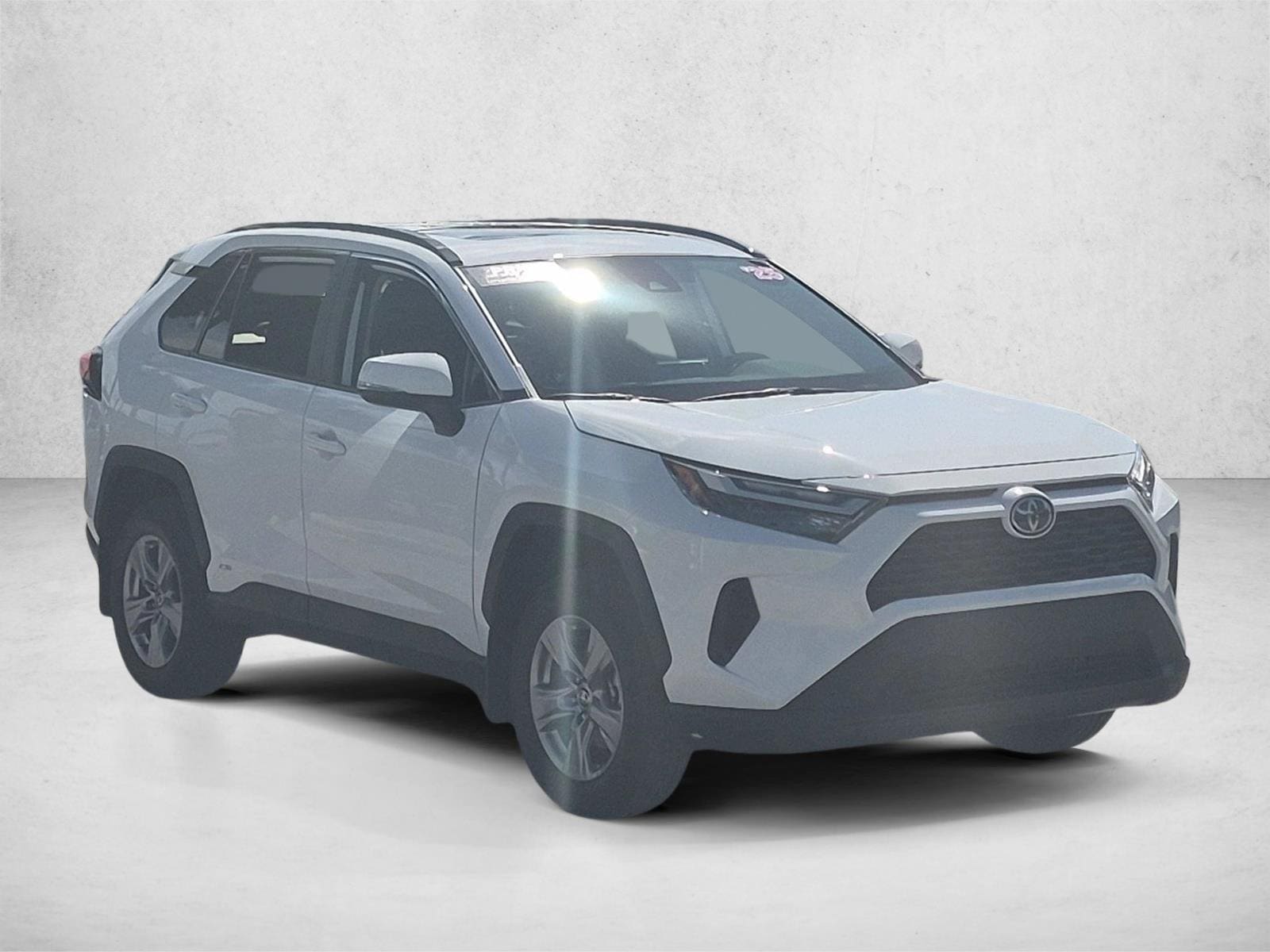 2025 Toyota RAV4 XLE - Photo 3