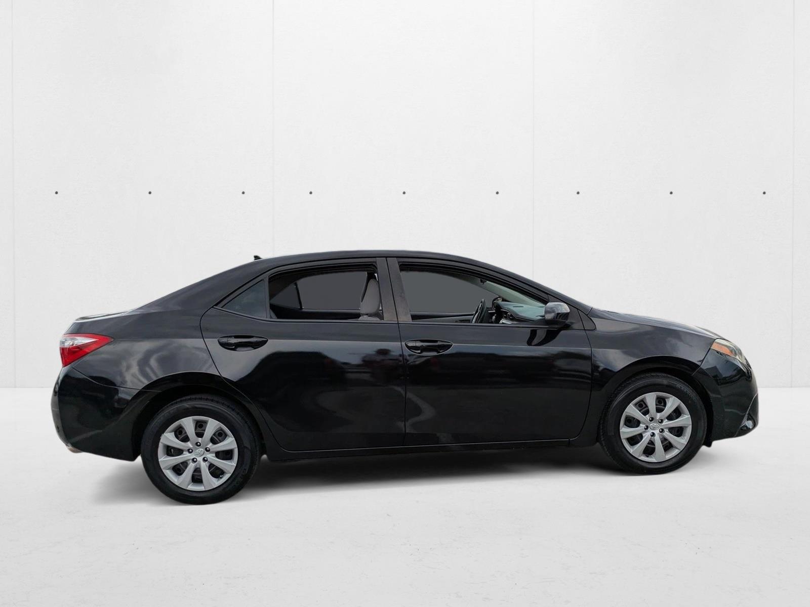 2014 Toyota Corolla LE photo 3