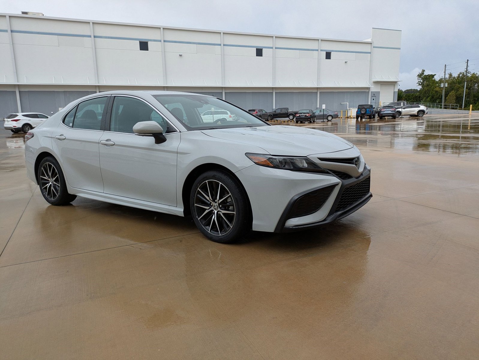2024 Toyota Camry SE photo 3