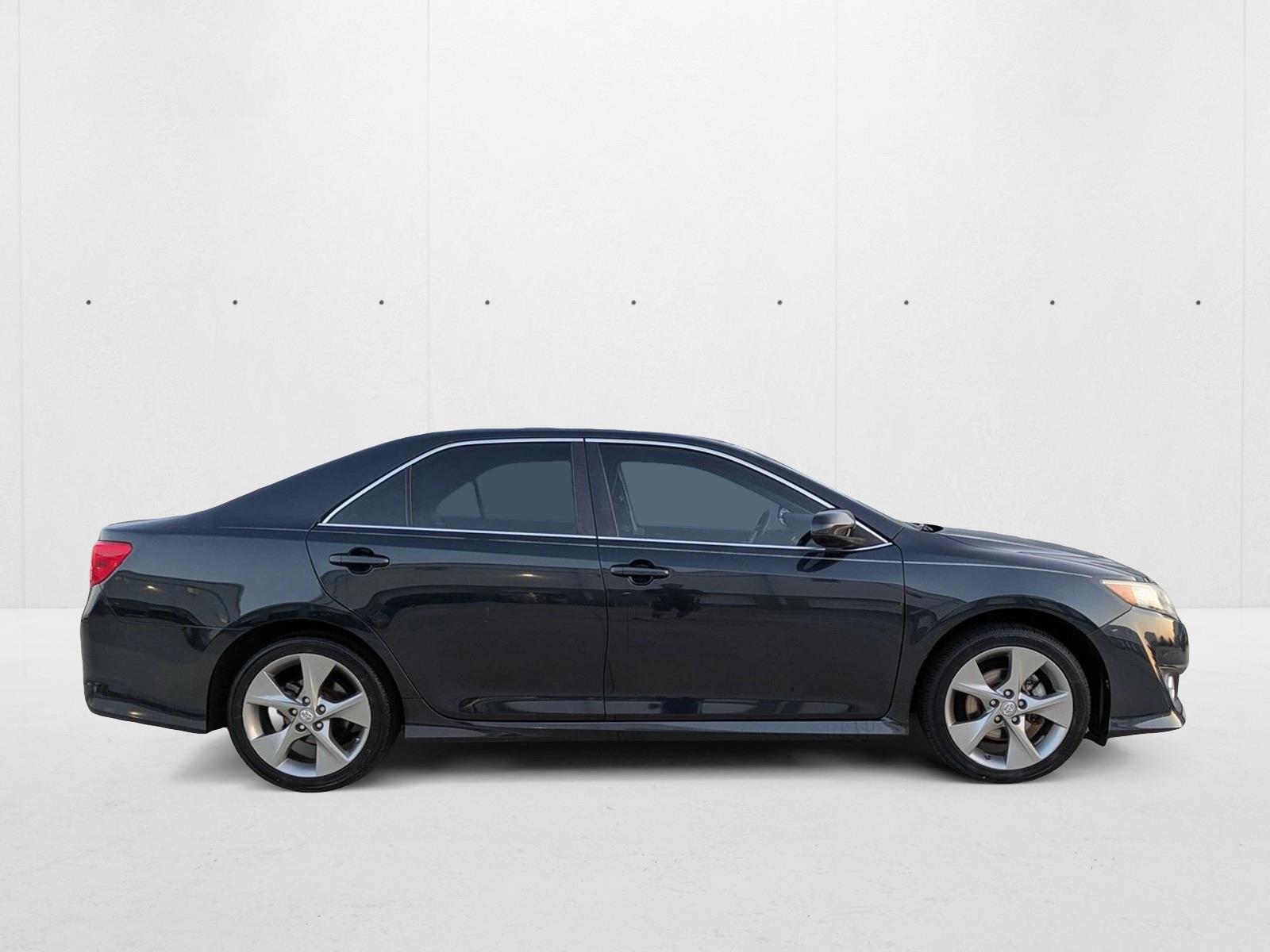 2013 Toyota Camry SE V6 photo 4