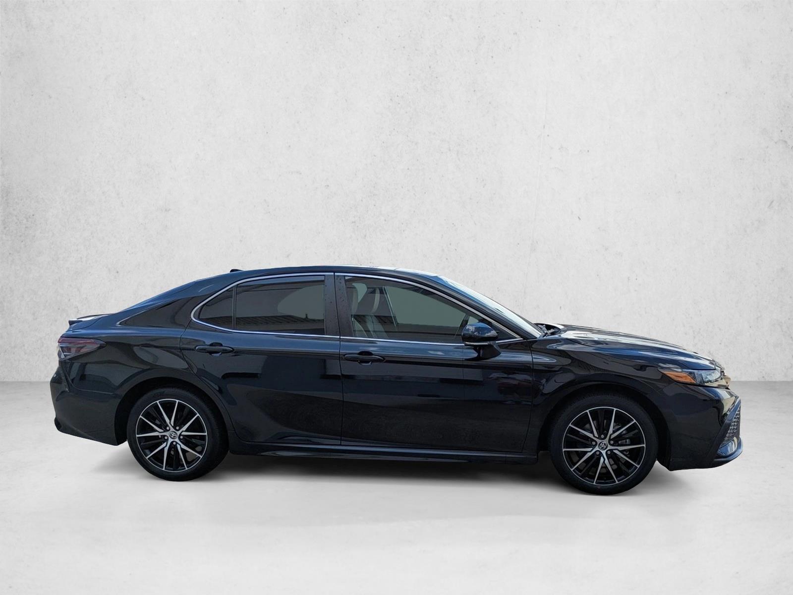 2023 Toyota Camry SE photo 4