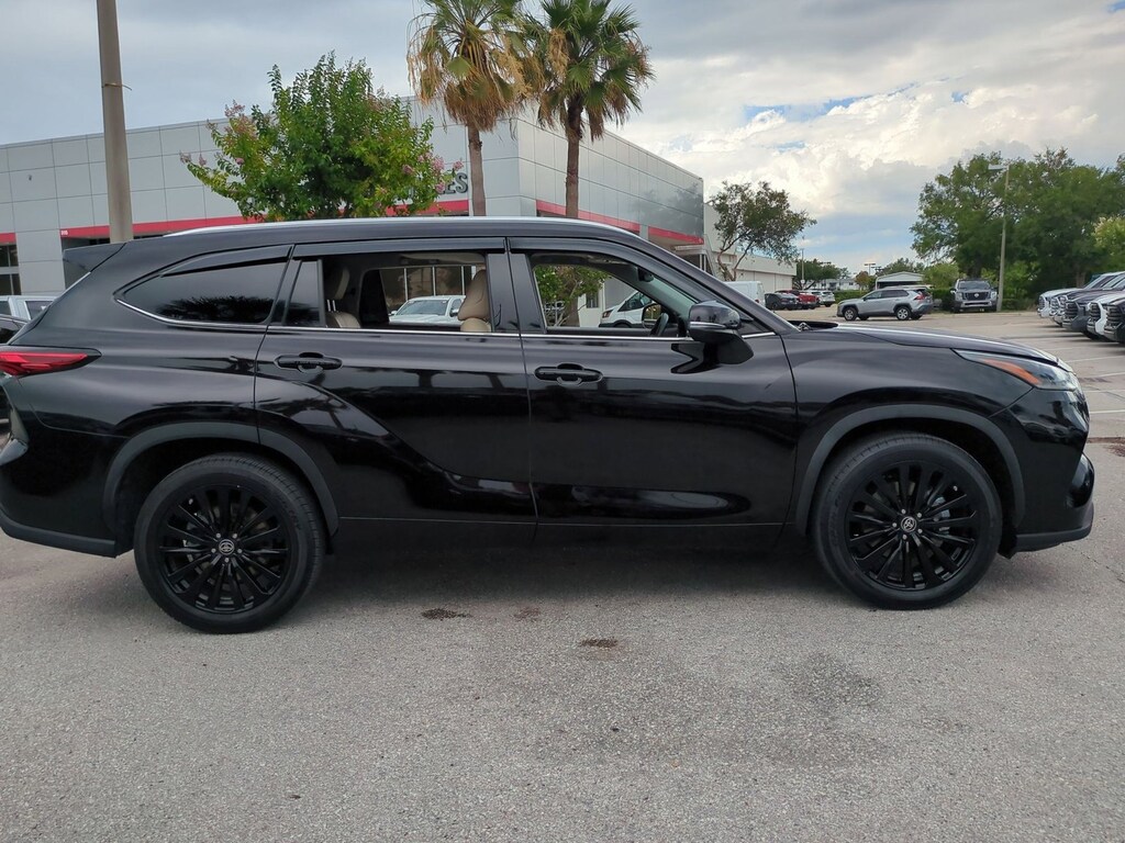 Used 2021 Toyota Highlander XLE SUV