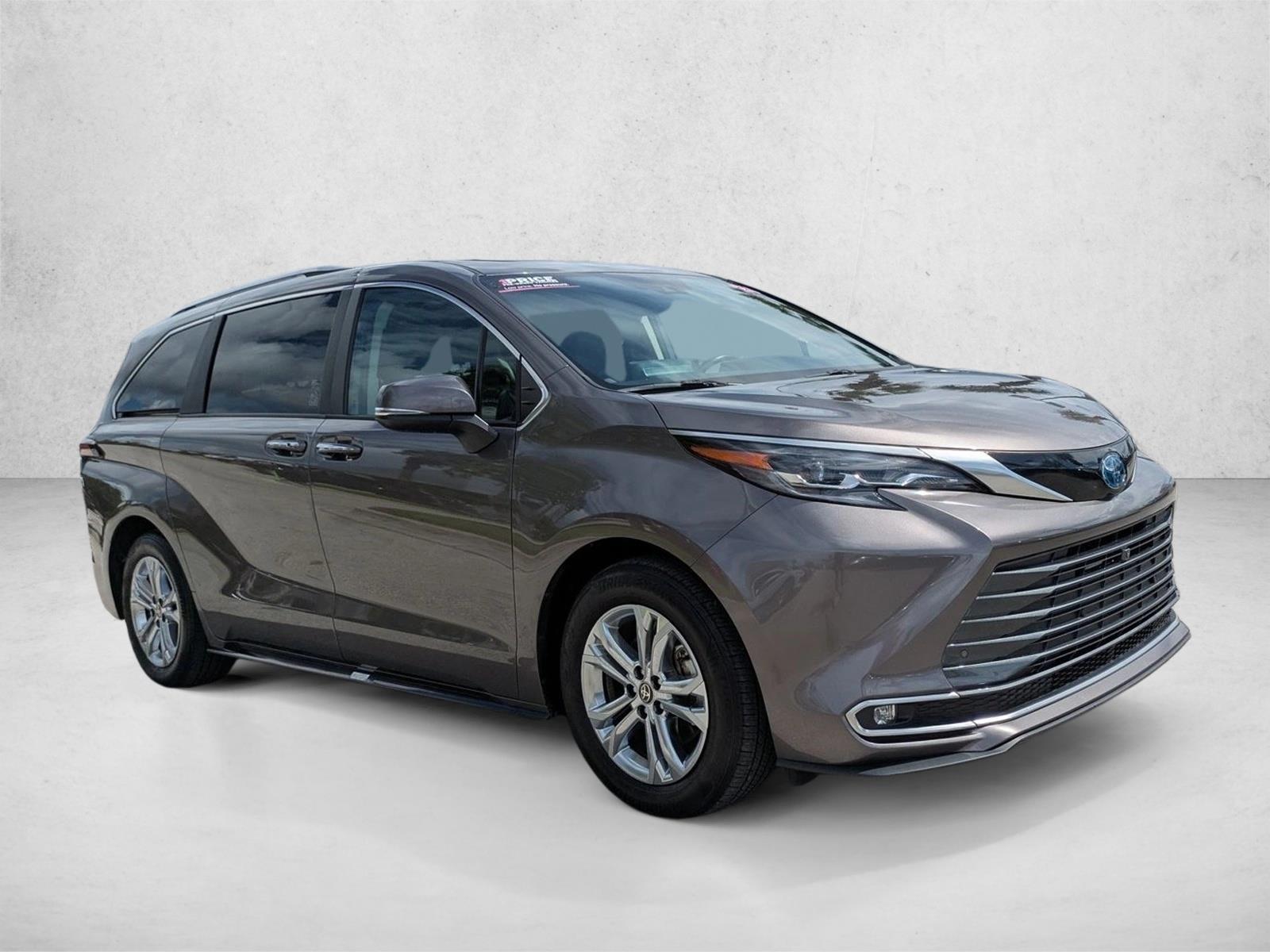 2024 Toyota Sienna Platinum photo 3