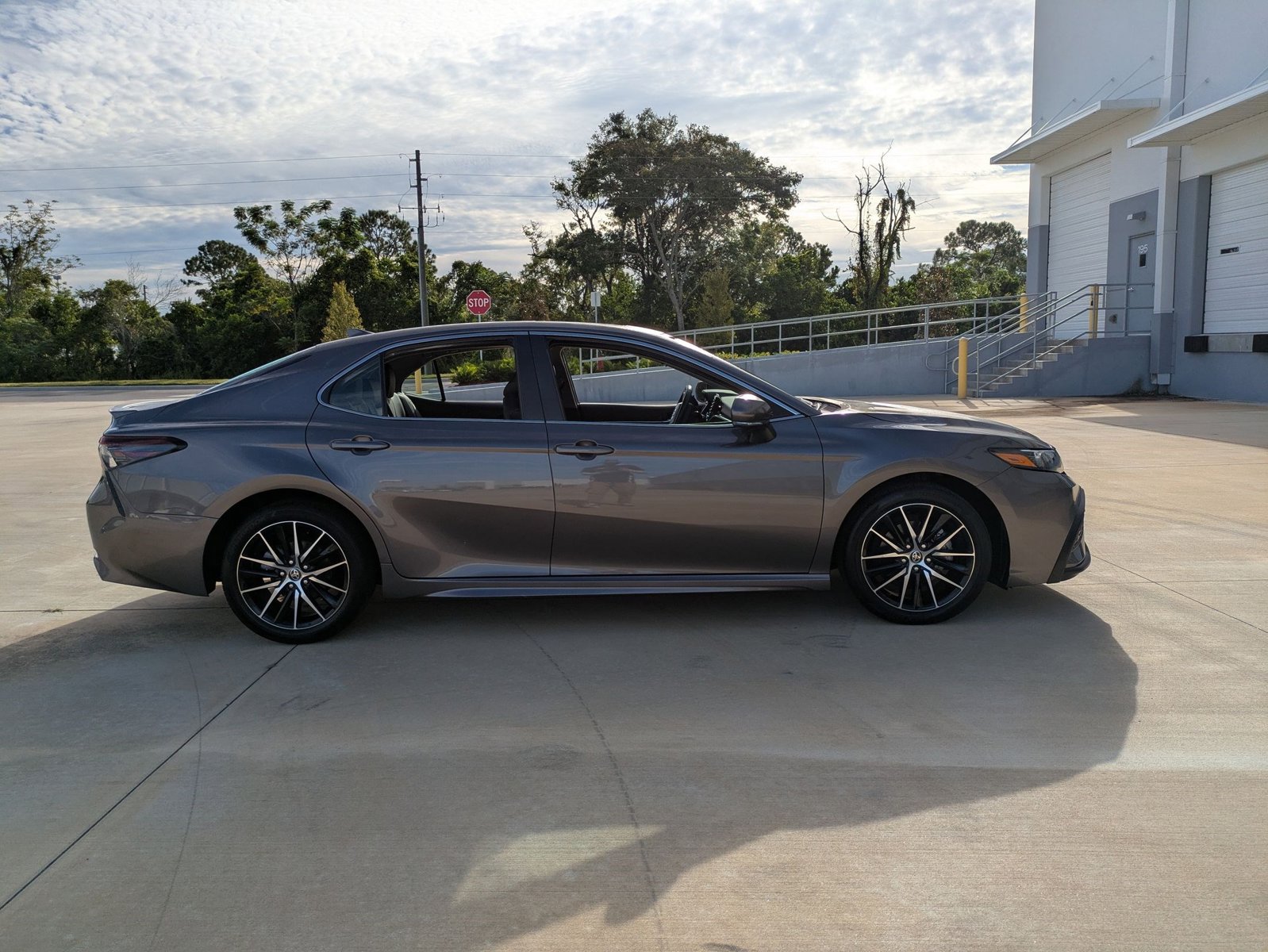 2024 Toyota Camry SE photo 4