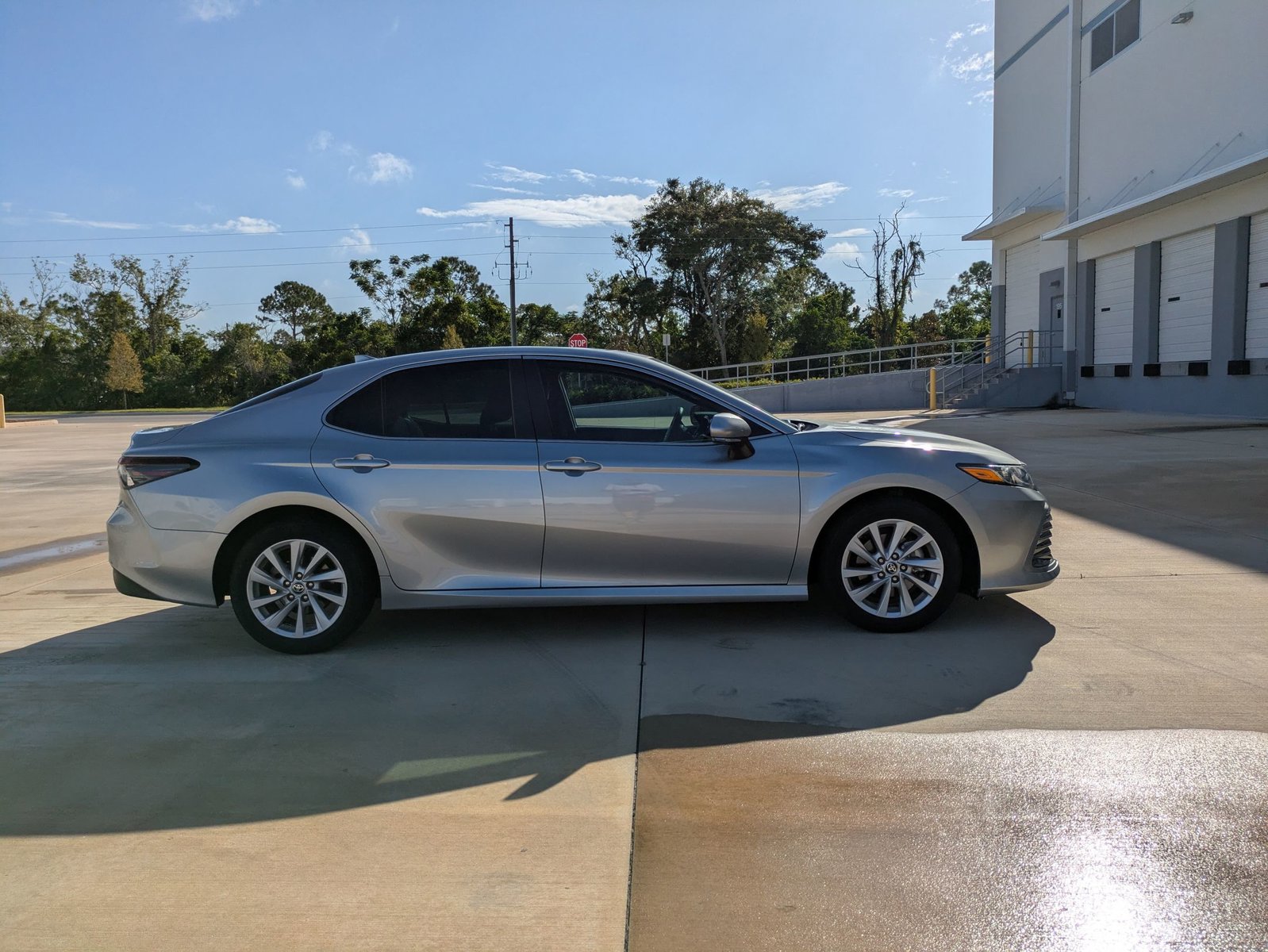 2023 Toyota Camry LE photo 4