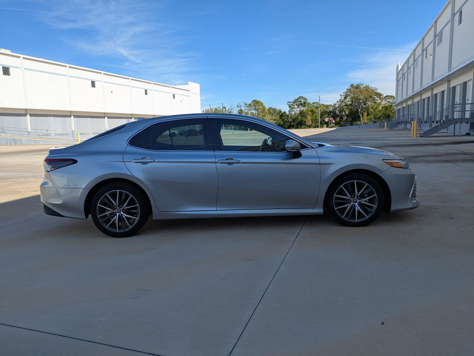 2023 Toyota Camry XLE photo 4