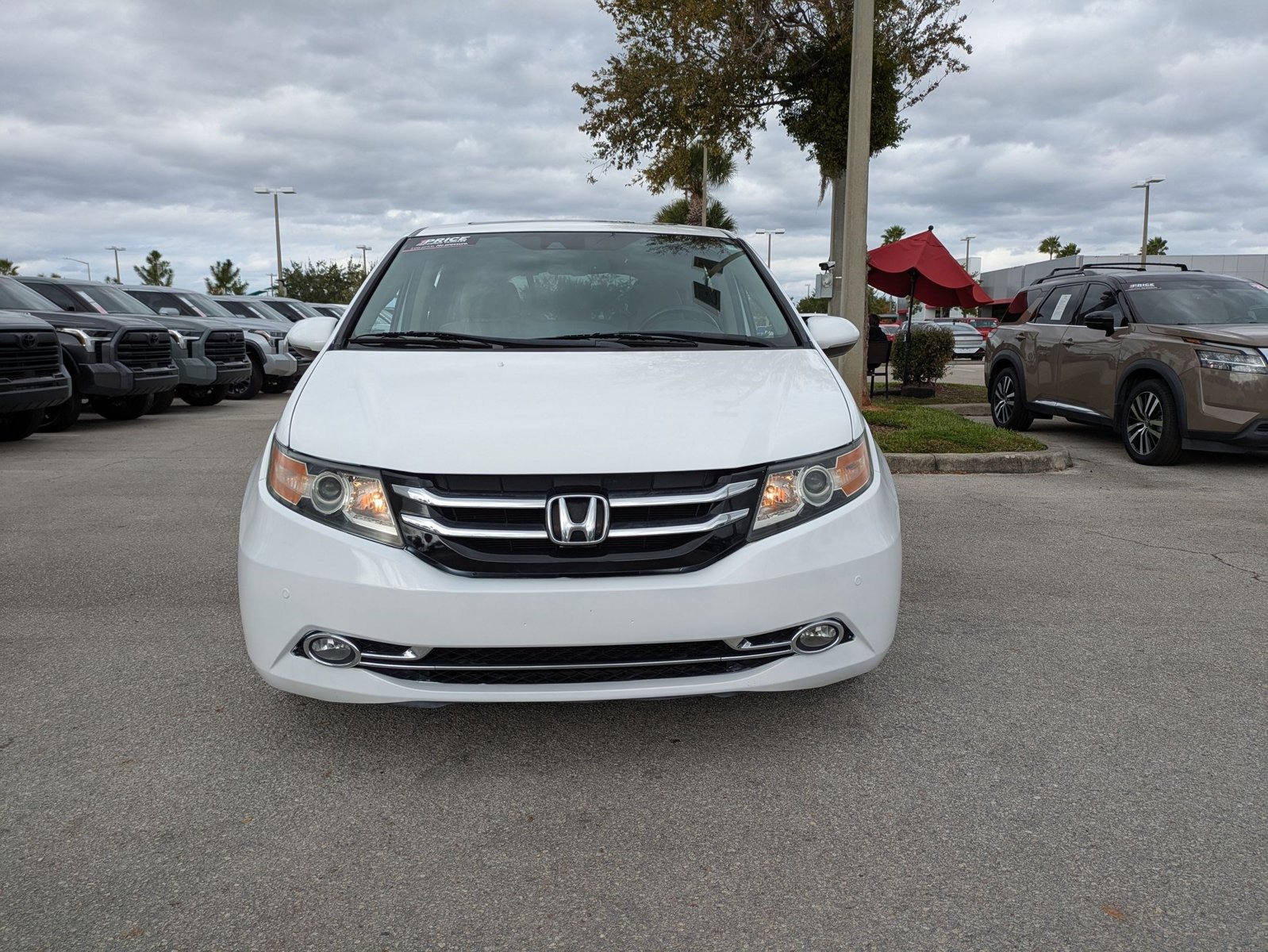 2014 Honda Odyssey Touring photo 2