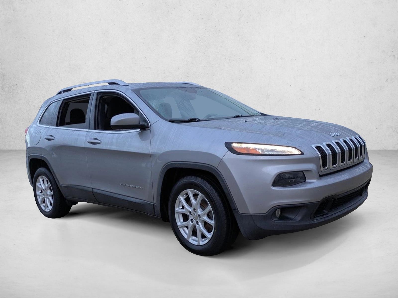 2017 Jeep Cherokee Latitude photo 2