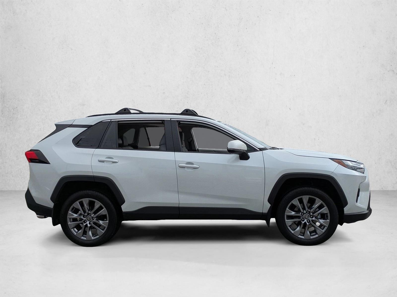 2024 Toyota RAV4 XLE Premium photo 3