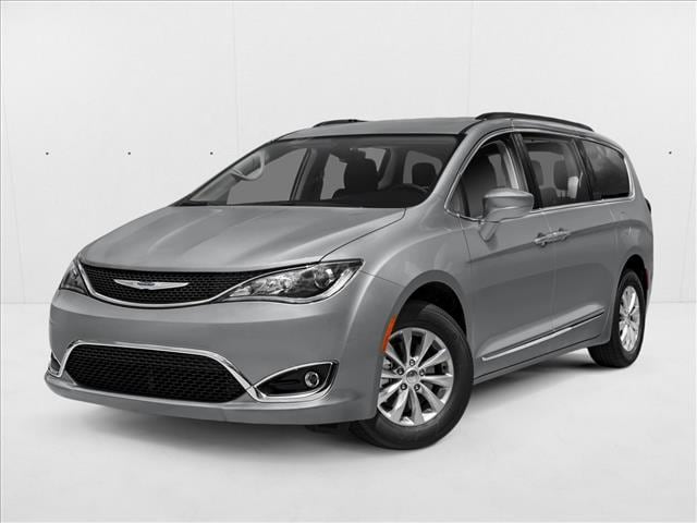 2020 Chrysler Pacifica Touring L's photo