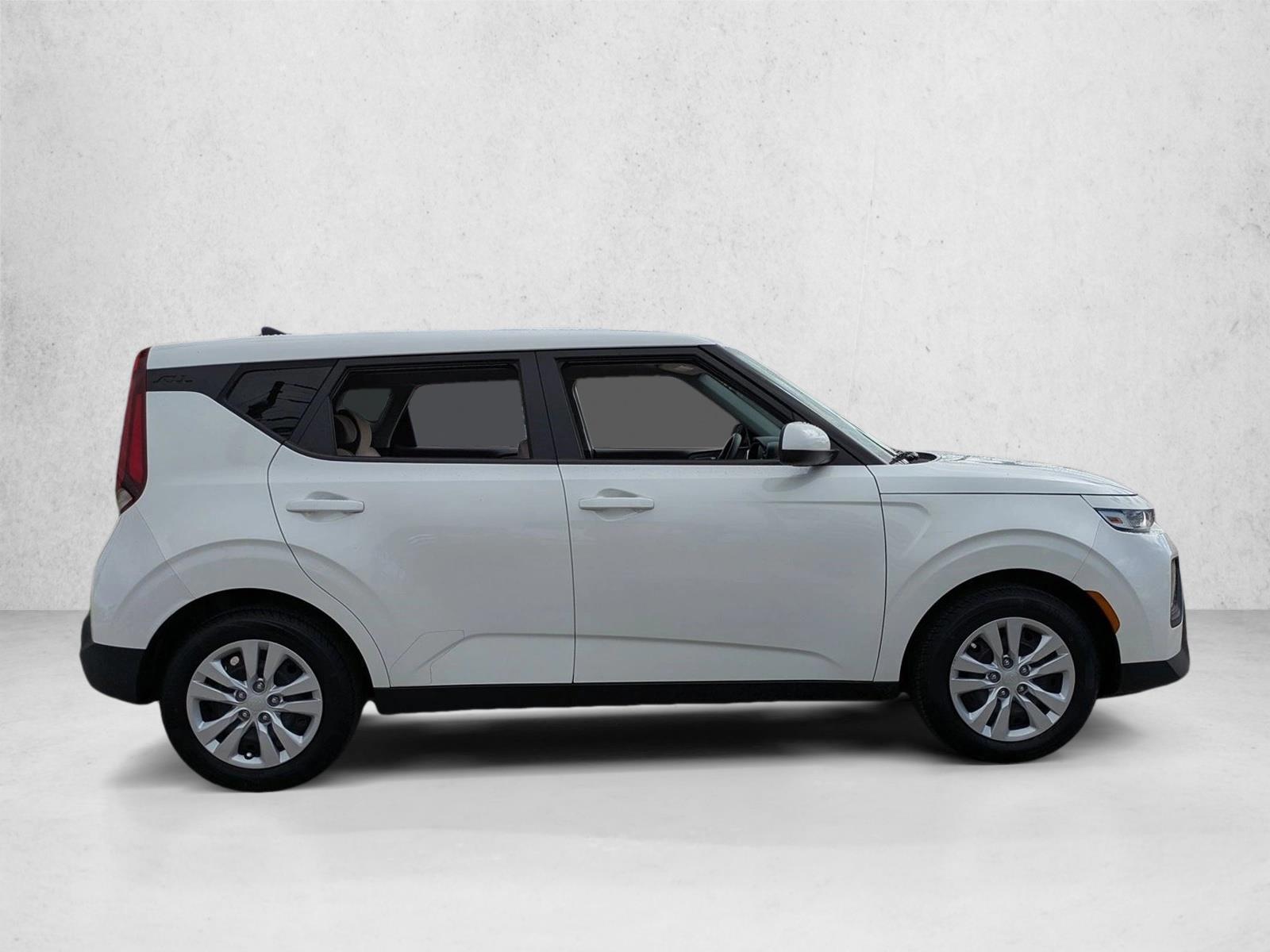 2021 Kia Soul LX photo 2