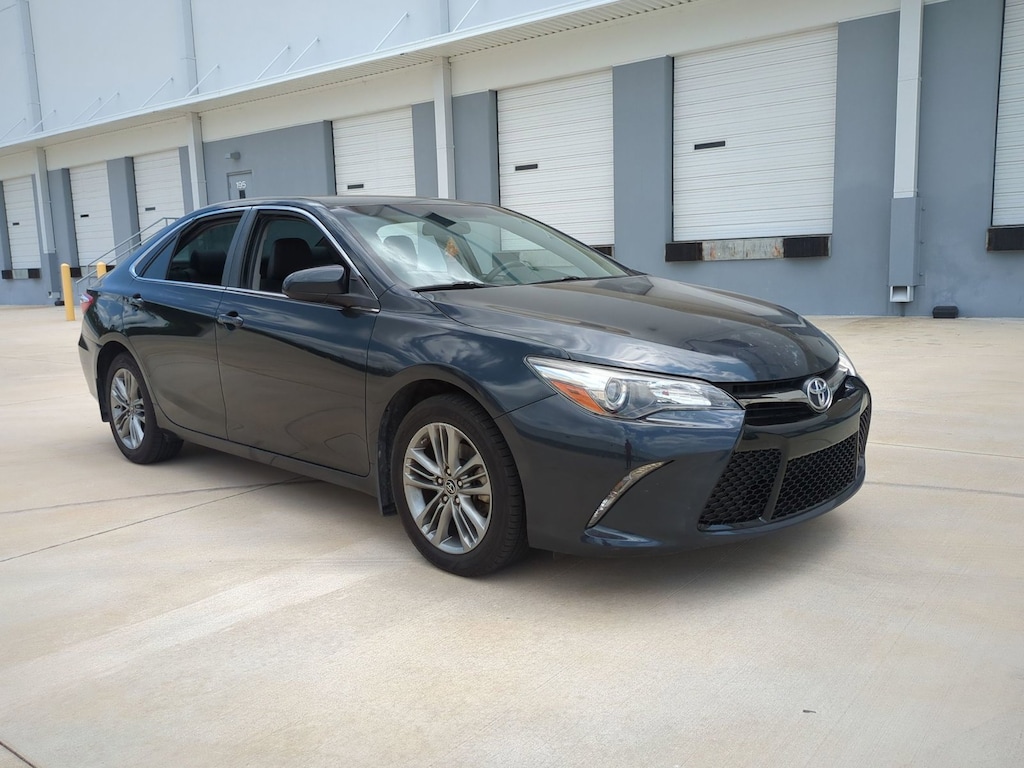 Used 2015 Toyota Camry SE Sedan