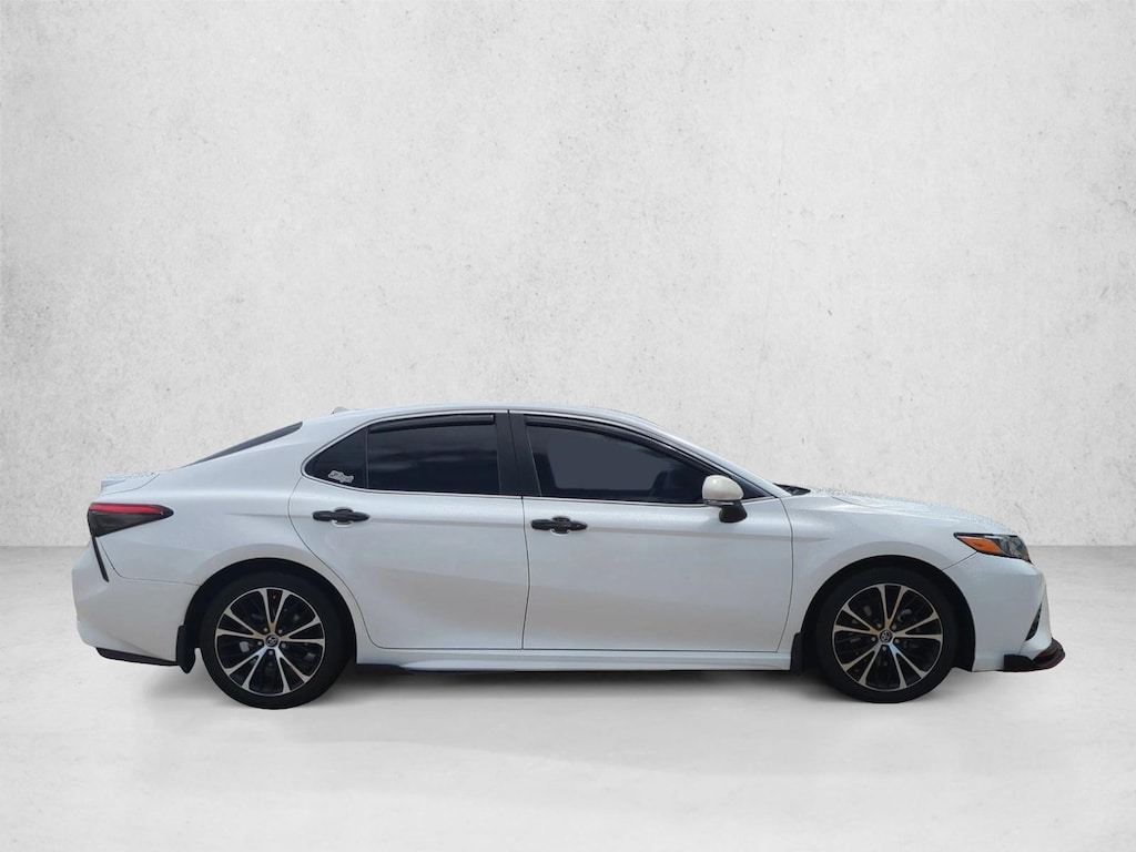 Used 2020 Toyota Camry SE Sedan