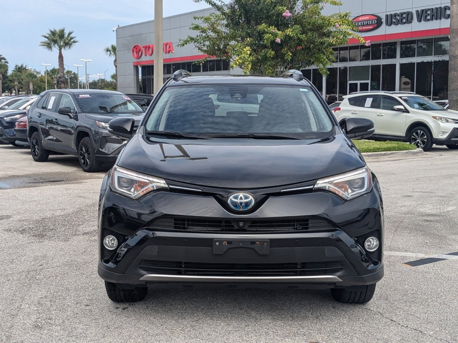 Used 2018 Toyota RAV4 Limited with VIN JTMDJREV6JD168601 for sale in Winter Park, FL