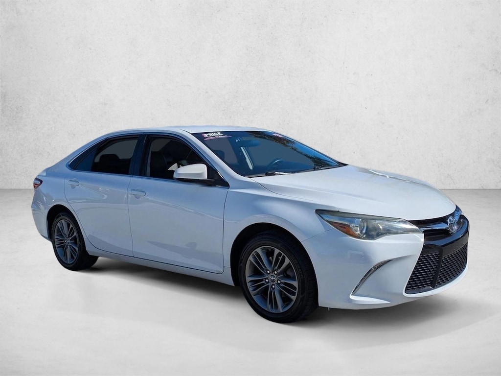 Used 2017 Toyota Camry SE Sedan