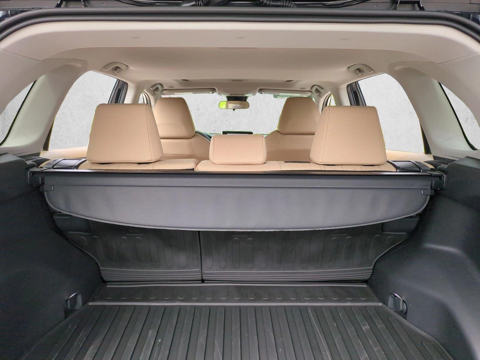 2025 Toyota RAV4 XLE - Photo 6