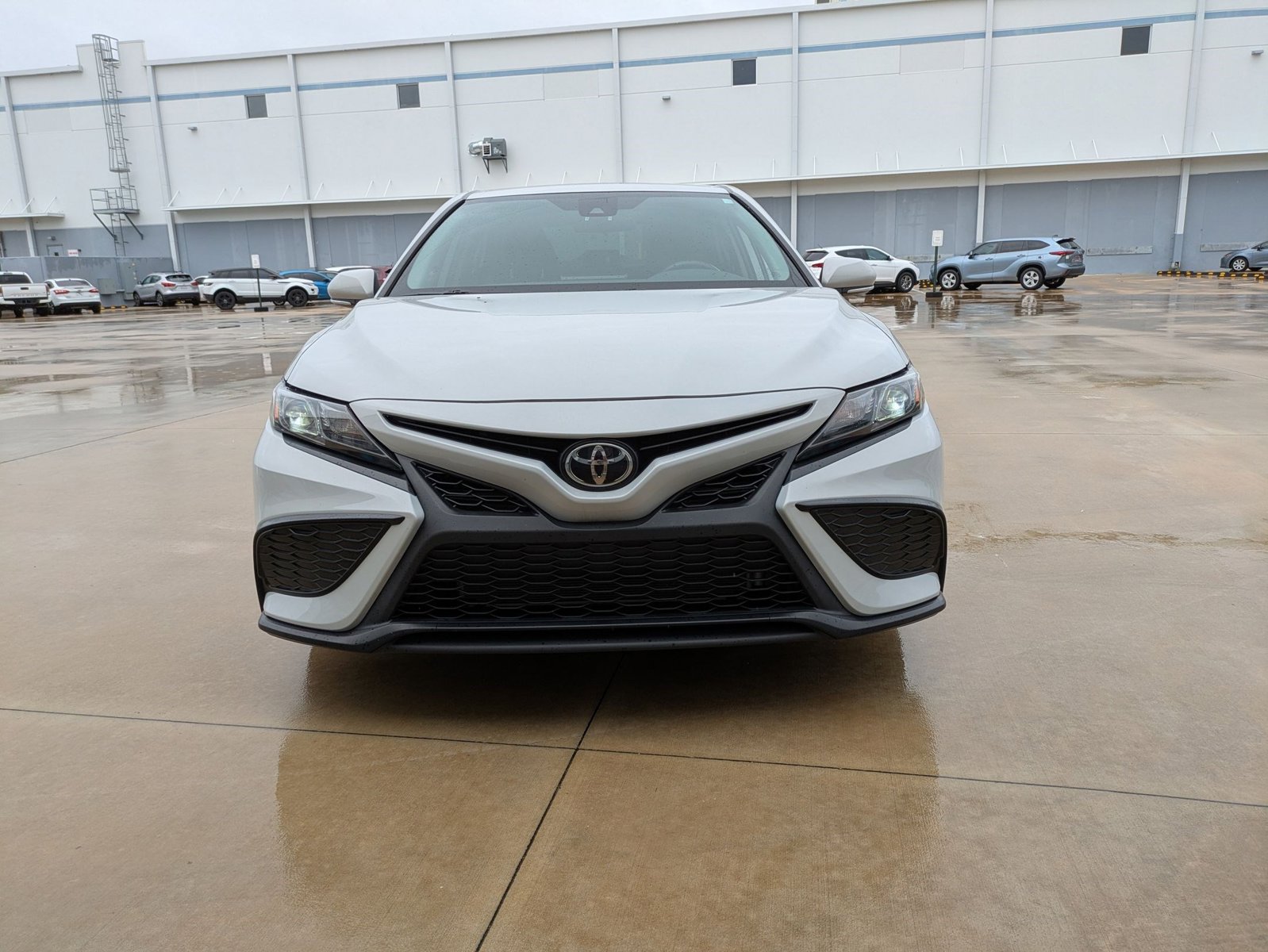 2024 Toyota Camry SE photo 2