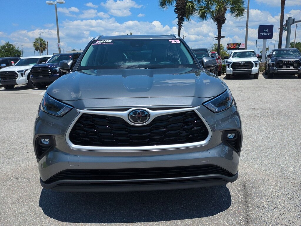 Used 2025 Toyota Highlander XLE SUV