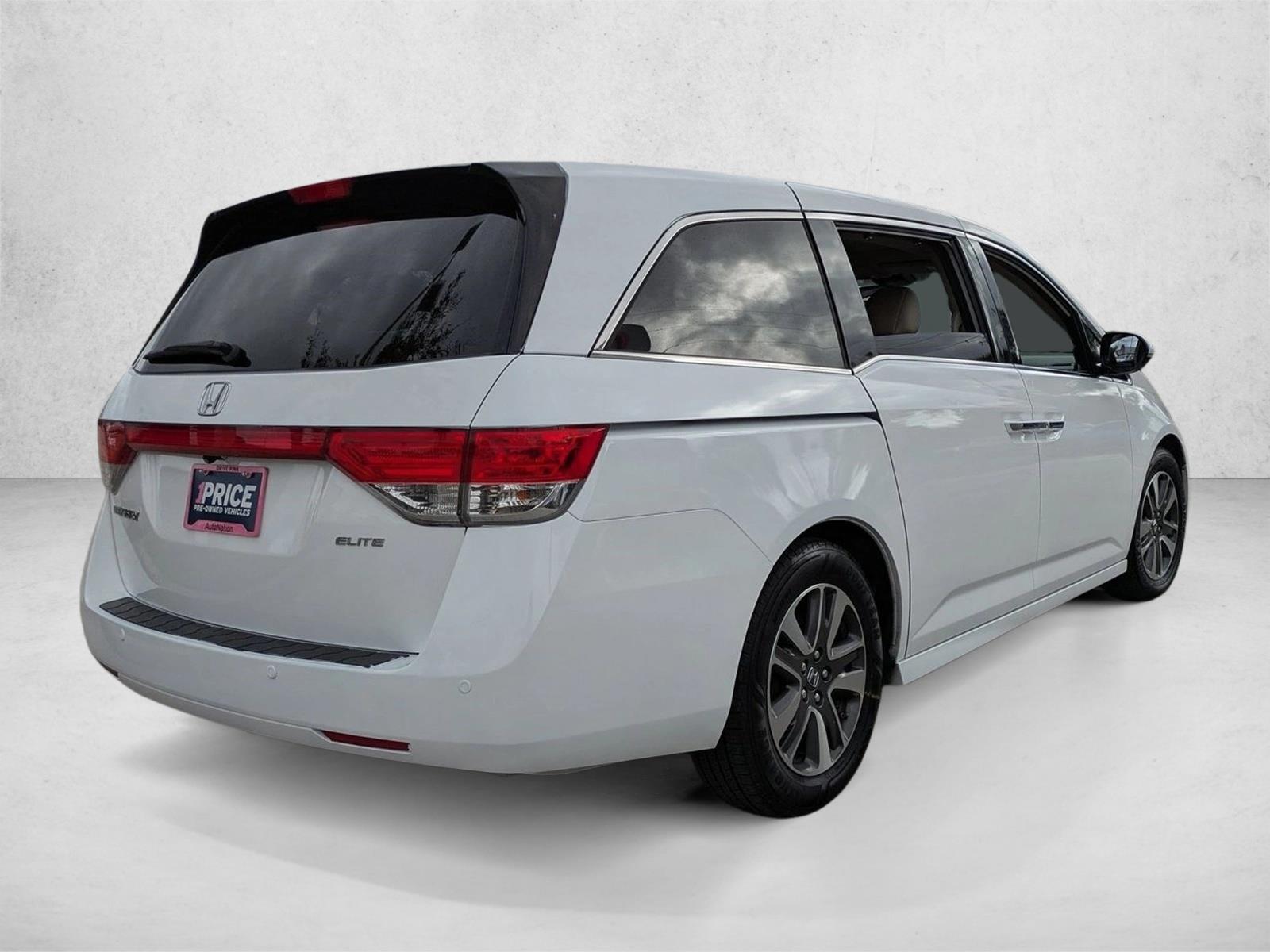 2014 Honda Odyssey Touring photo 4