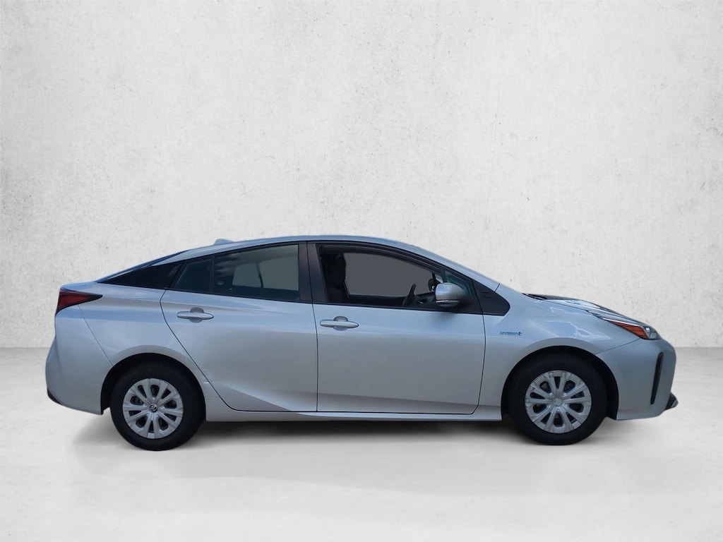 Used 2022 Toyota Prius L Hatchback