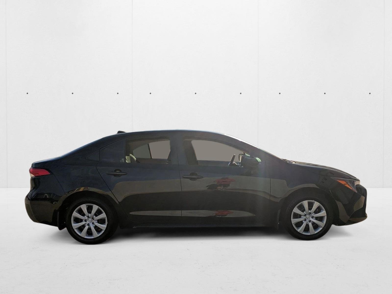 2025 Toyota Corolla LE photo 4