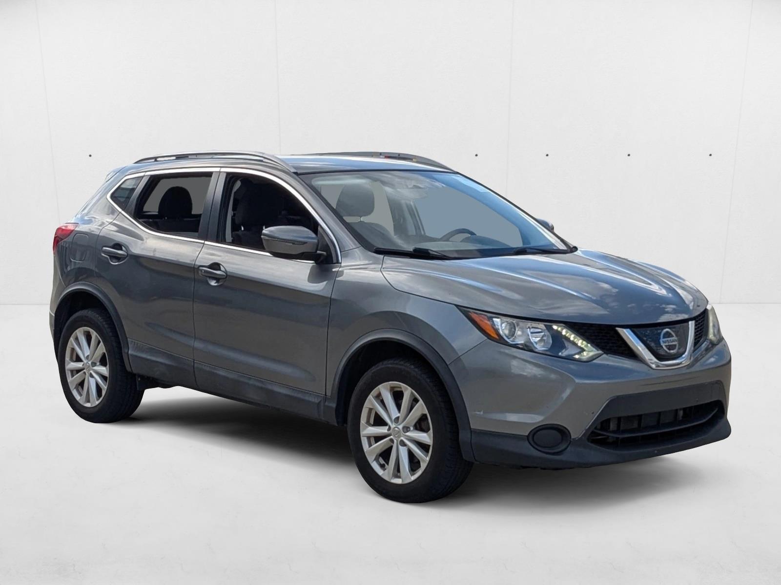 2018 Nissan Rogue SV photo 2