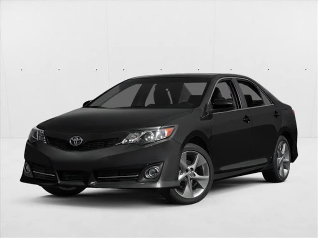 Used 2014 Toyota Camry SE Sedan