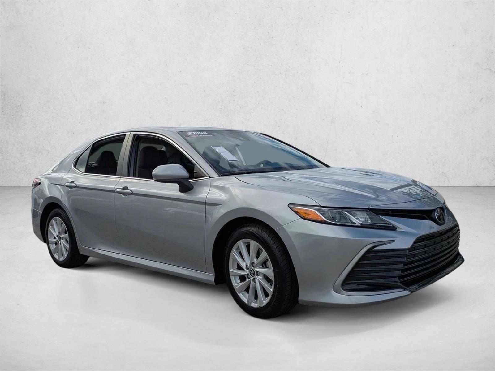 2023 Toyota Camry LE photo 3