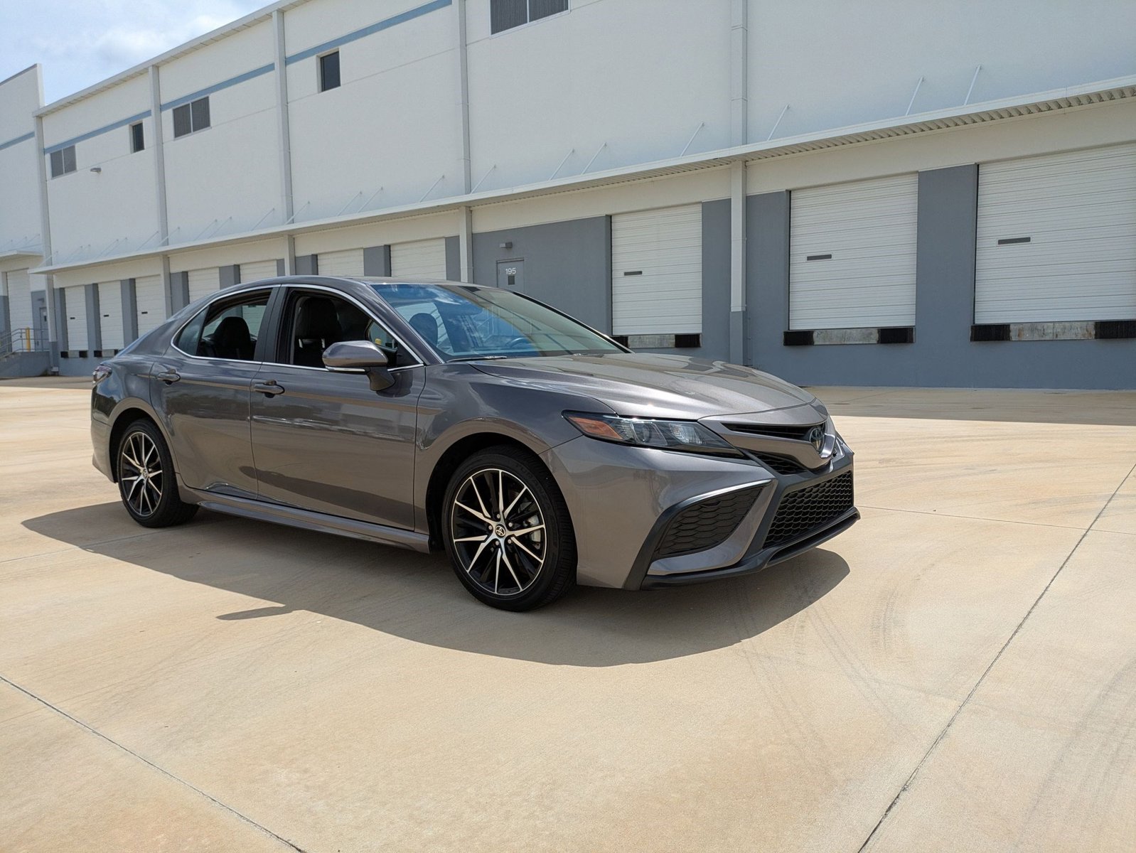 2024 Toyota Camry SE photo 3