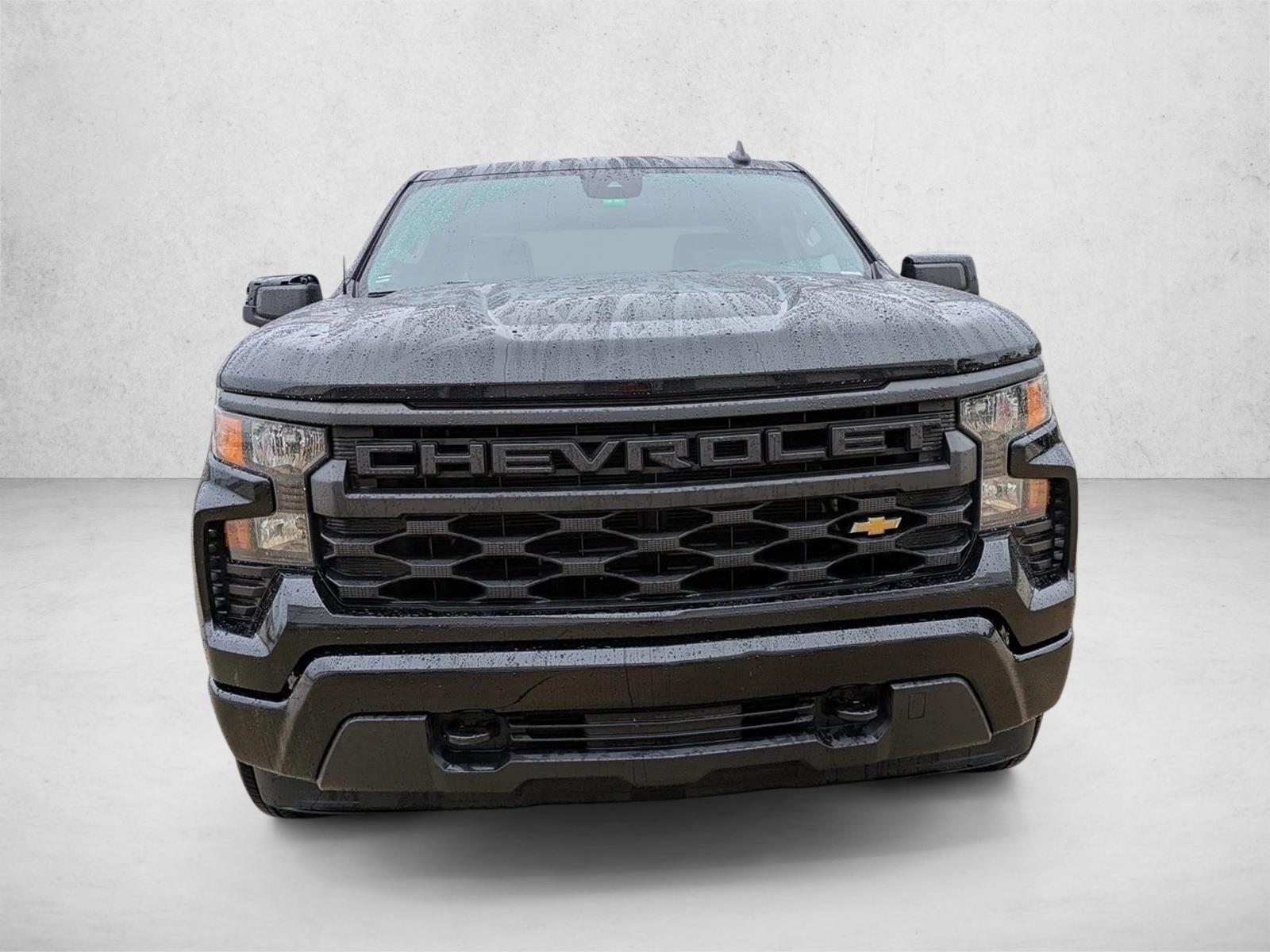 2023 Chevrolet Silverado 1500 Custom photo 2