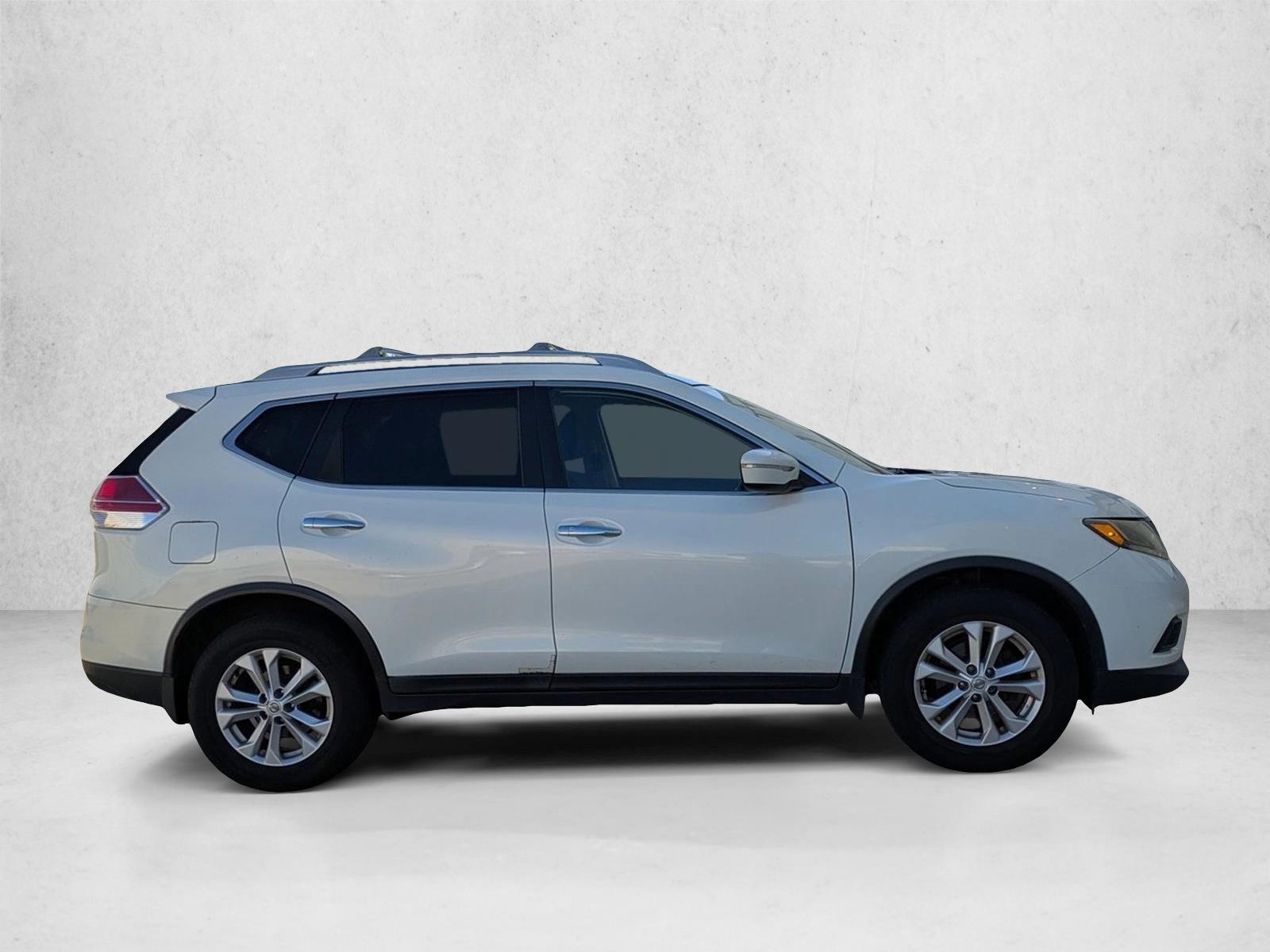 2014 Nissan Rogue SV photo 3