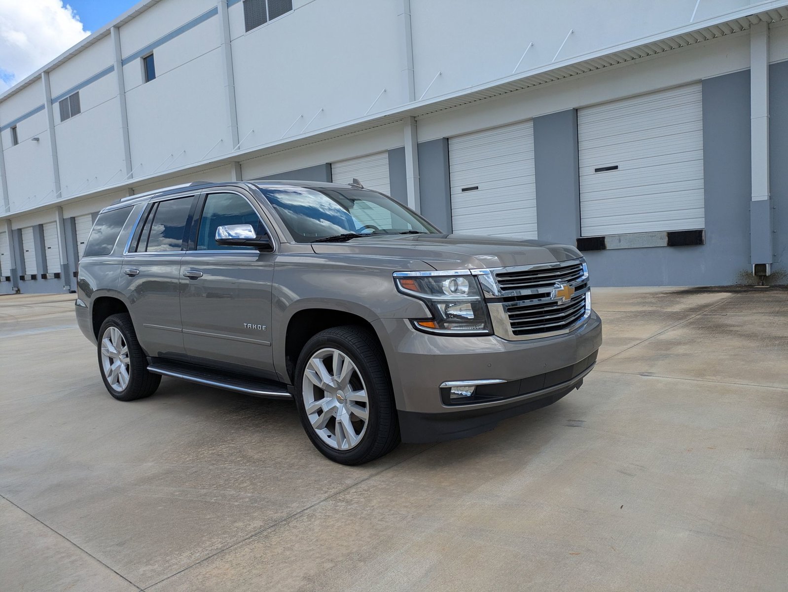2018 Chevrolet Tahoe Premier photo 2