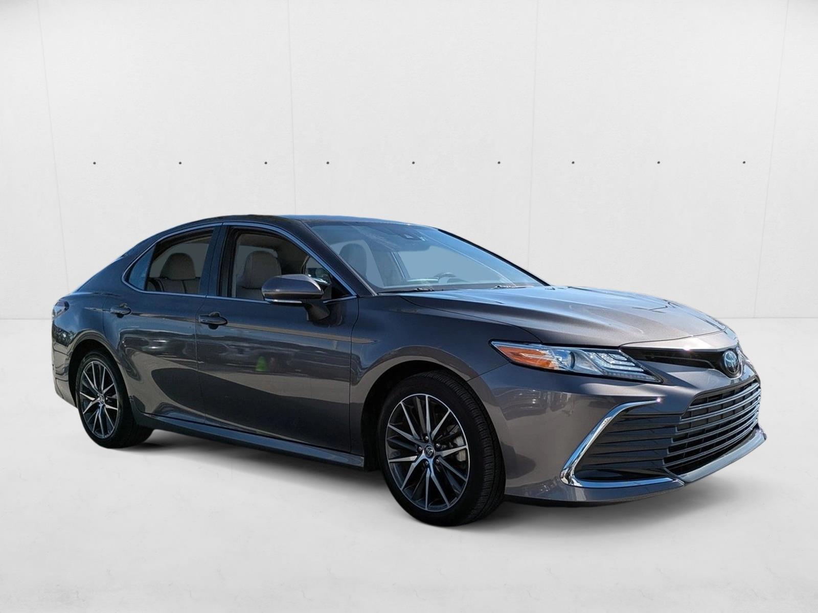 2023 Toyota Camry XLE photo 3