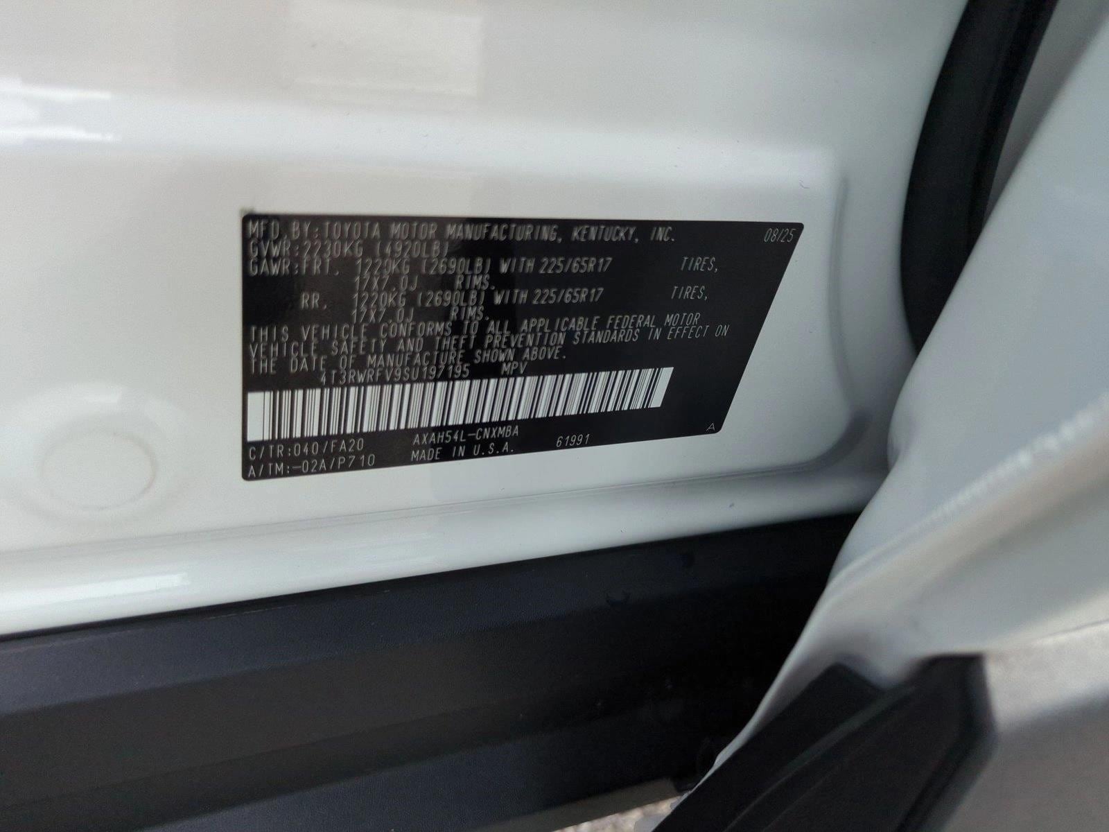 2025 Toyota RAV4 XLE - Photo 25