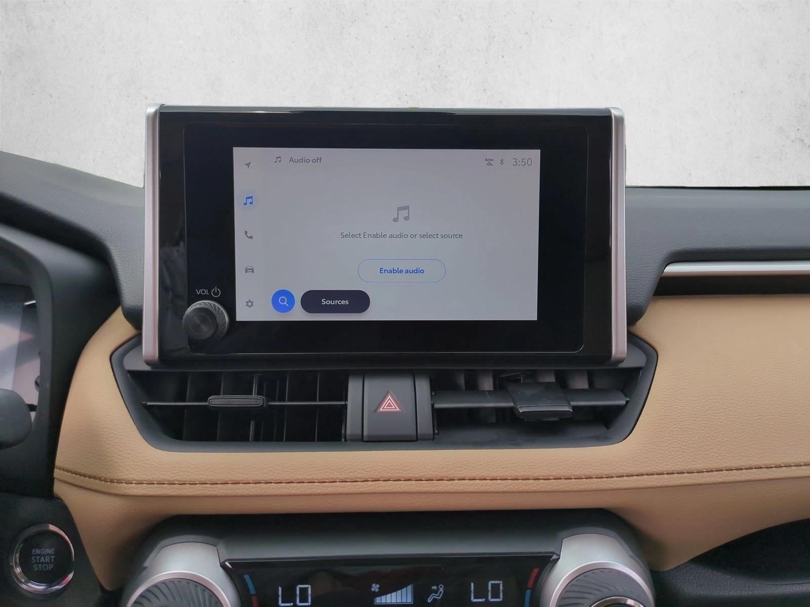 2025 Toyota RAV4 XLE - Photo 14