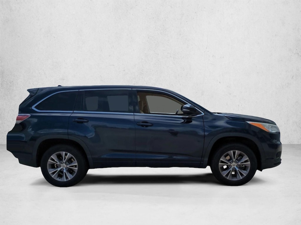 Used 2014 Toyota Highlander LE Plus V6 SUV