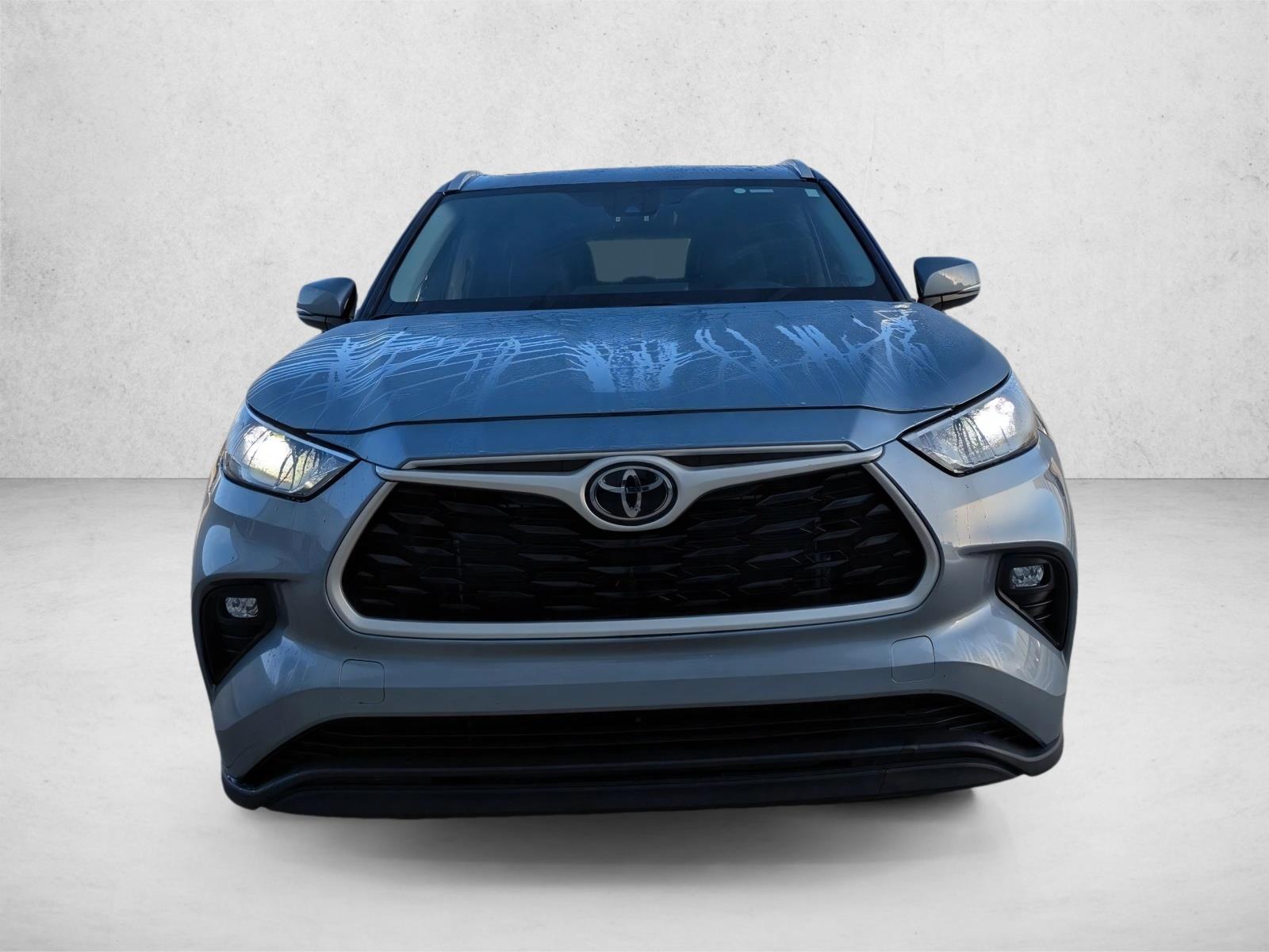2024 Toyota Highlander XLE photo 2