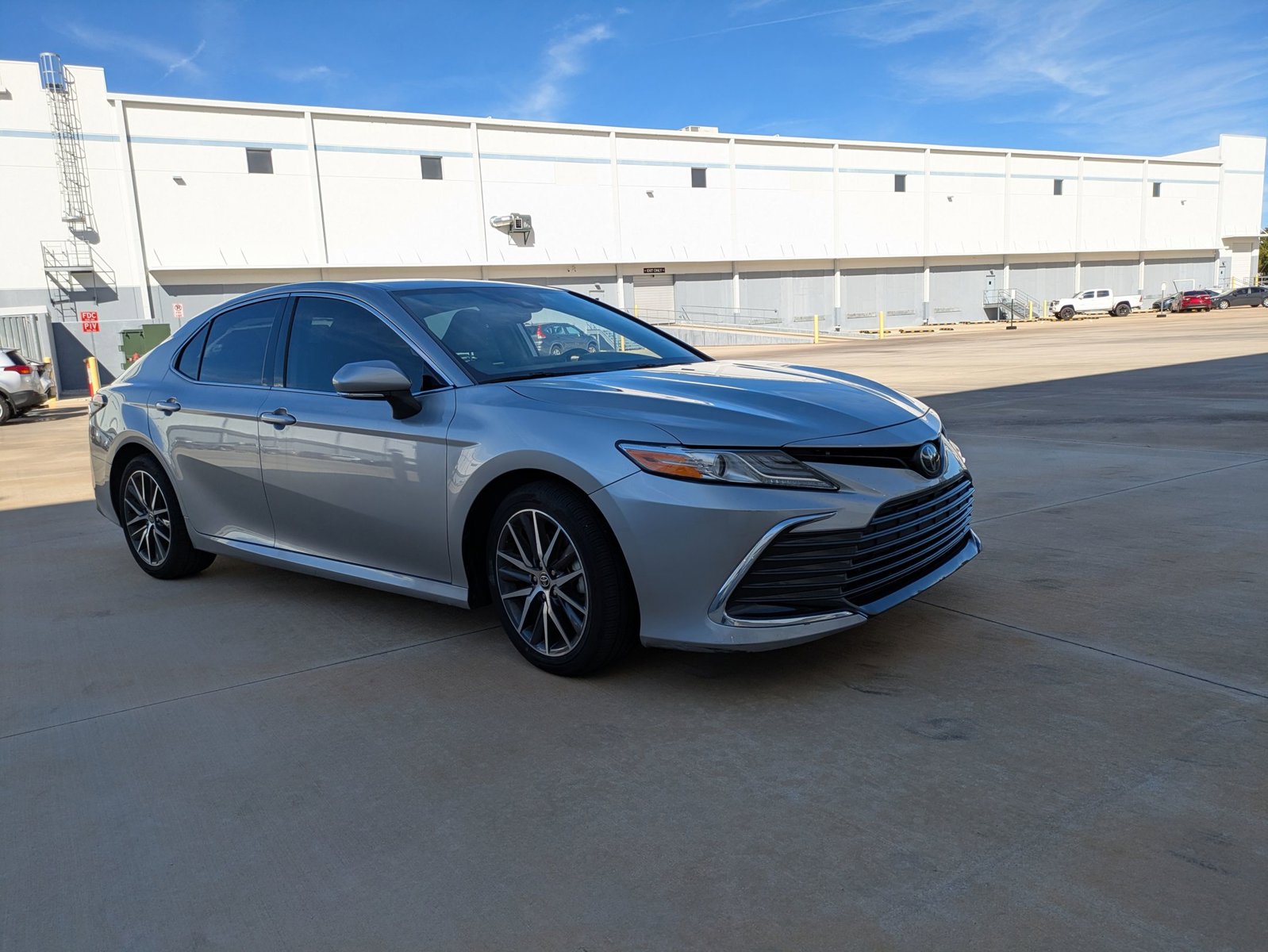 2023 Toyota Camry XLE photo 3