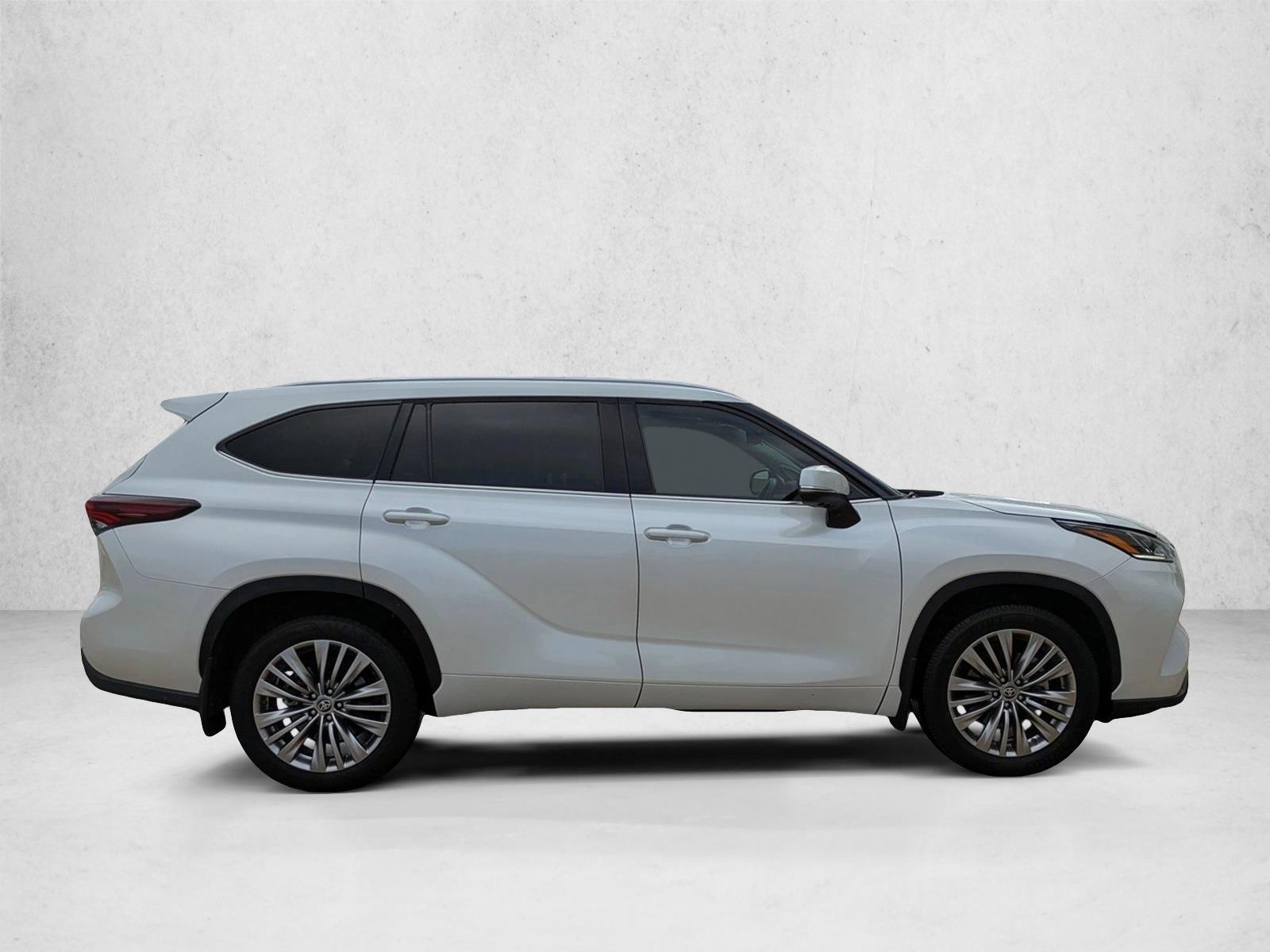 2024 Toyota Highlander Platinum photo 4