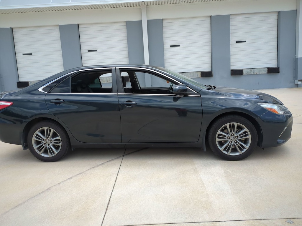 Used 2015 Toyota Camry SE Sedan