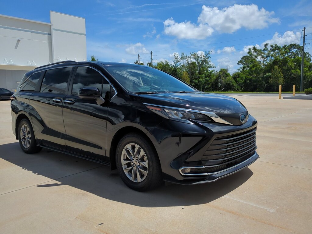 Used 2024 Toyota Sienna XLE 8 Passenger Van Passenger Van